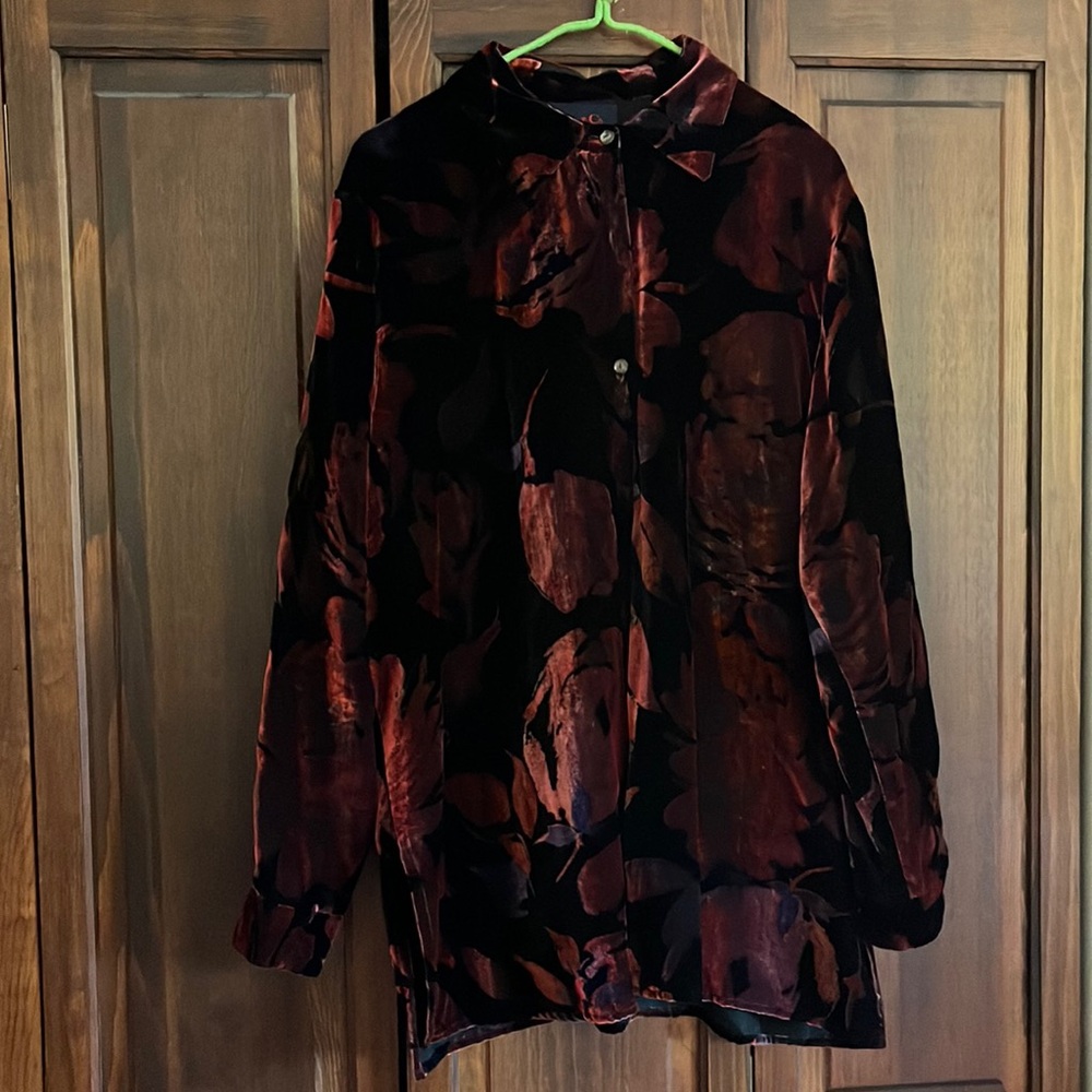 Velvet oversized M maroon shirt